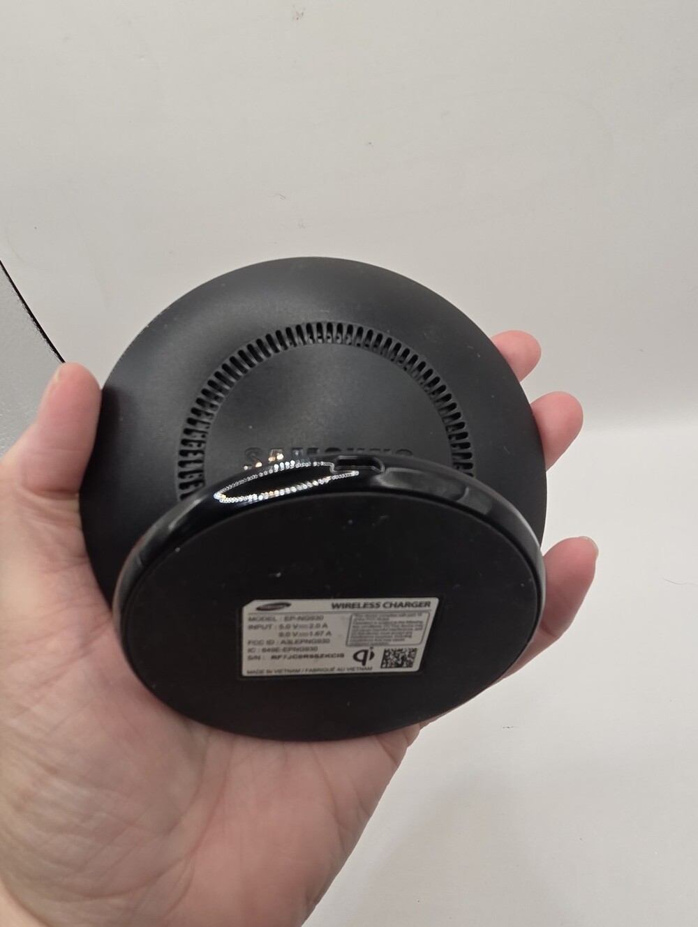 Samsung Qi Fast Charging Wireless Charger Pad Charging Stand - Picture 3 of 3